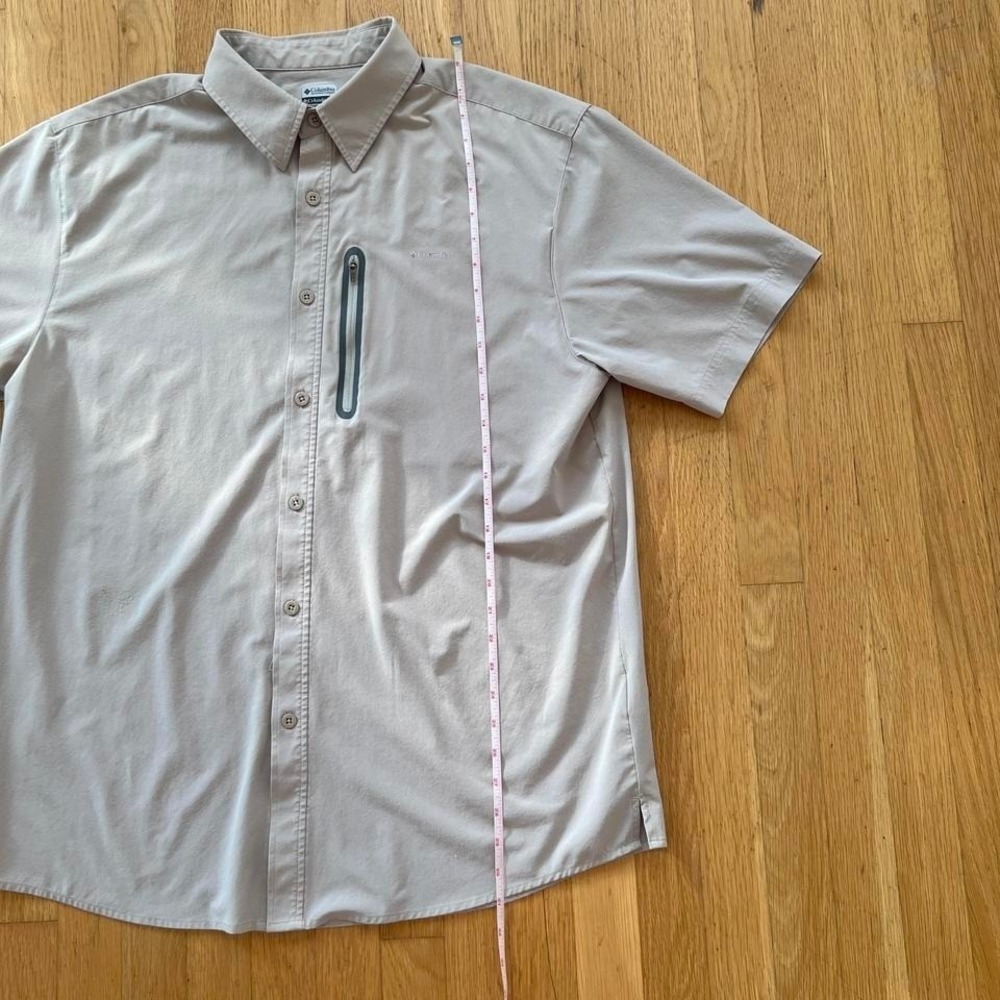 Columbia Lightweight Beige Button-Up Shirt - Picture 2 of 8